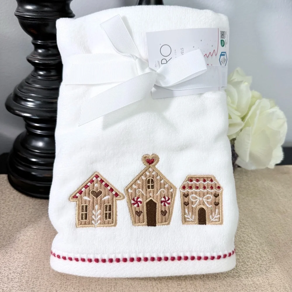 NWT Set of 2 GINGERBREAD HOUSES Hand Towels